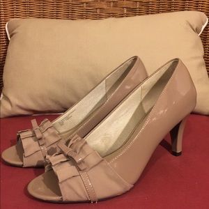 Pretty Patten Leather Bow Pumps